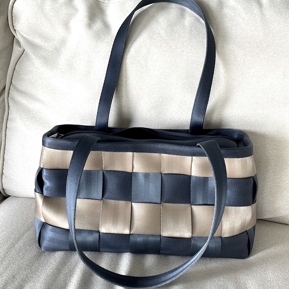 2003 Harvey’s original bag. This large bag is In perfect condition.